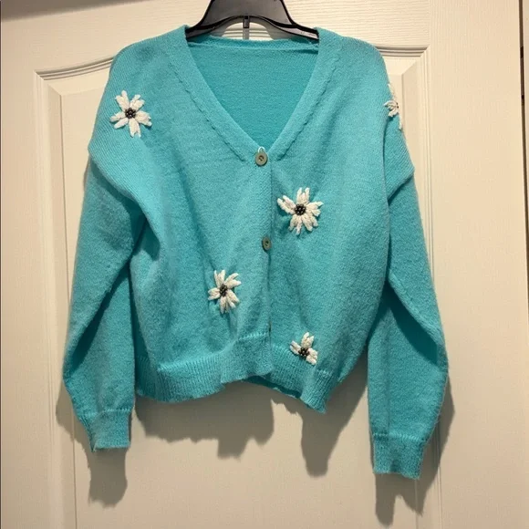 Chic Turquoise Cardigan with Floral Embellishments - Picture 1 of 3